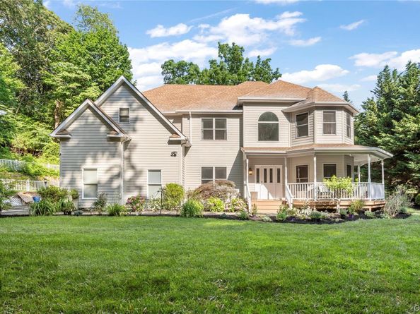91 Bennetts Road, East Setauket NY 11733