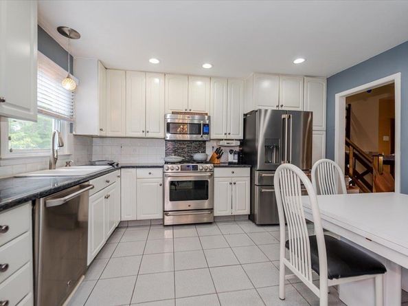 54 Maria Lane, Yonkers NY 10710