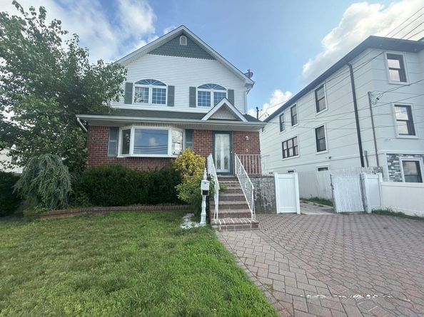 5 E Court, East Rockaway NY 11518