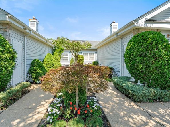 575 Mirror Pond Court, Moriches NY 11955