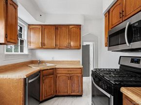 100 E Fenimore Street, Valley Stream NY 11580