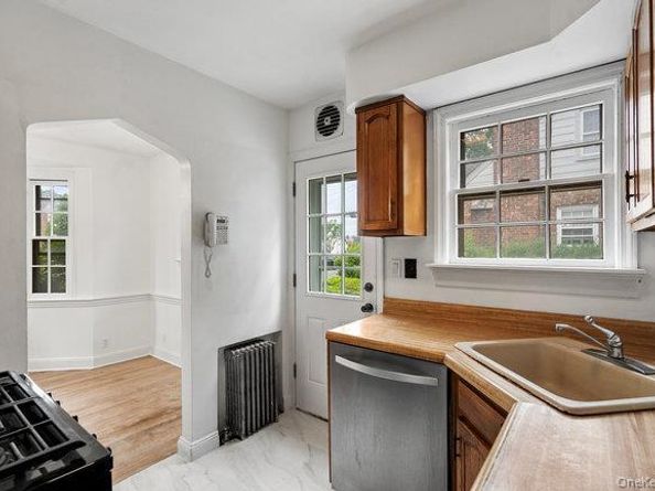100 E Fenimore Street, Valley Stream NY 11580