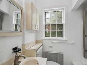 100 E Fenimore Street, Valley Stream NY 11580
