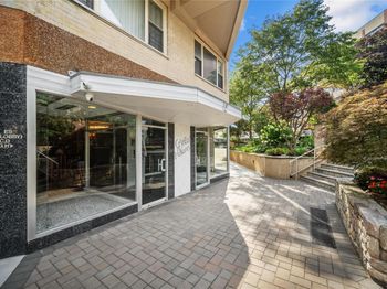 12 Old Mamaroneck Road