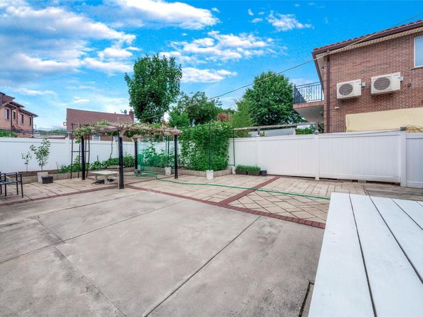 5640 Francis Lewis Boulevard, Bayside NY 11364