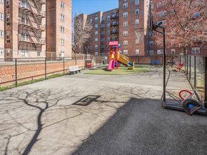 144-55 Melbourne Ave 2E, Flushing NY 11367
