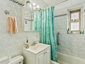 144-55 Melbourne Ave 2E, Flushing NY 11367