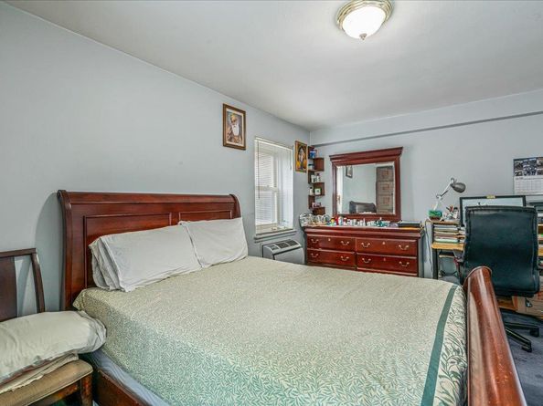 144-55 Melbourne Ave 2E, Flushing NY 11367