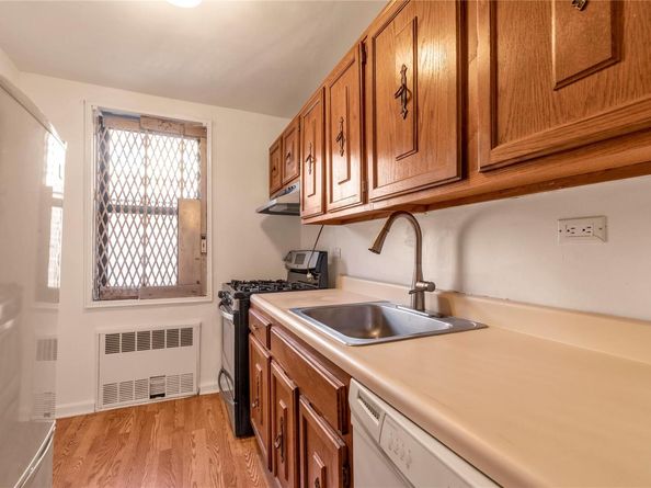 141-05 Pershing Crescent 210, Briarwood NY 11432