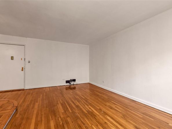 141-05 Pershing Crescent 210, Briarwood NY 11432