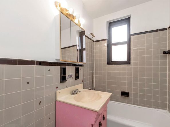141-05 Pershing Crescent 210, Briarwood NY 11432
