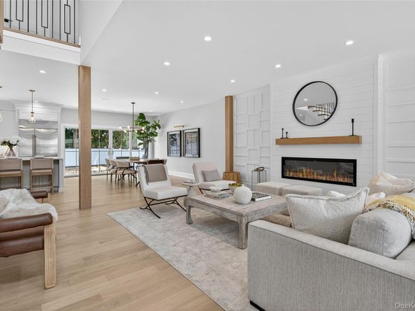 89 Choir Lane, Westbury NY 11590