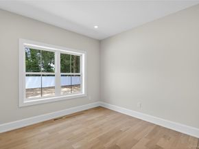 89 Choir Lane, Westbury NY 11590