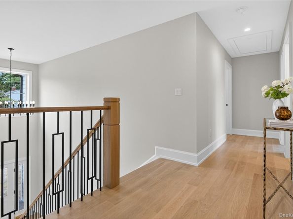 89 Choir Lane, Westbury NY 11590
