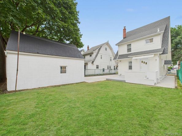 194-34 115th Road, Saint Albans NY 11412