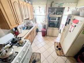 19027 109th Road, Saint Albans NY 11412