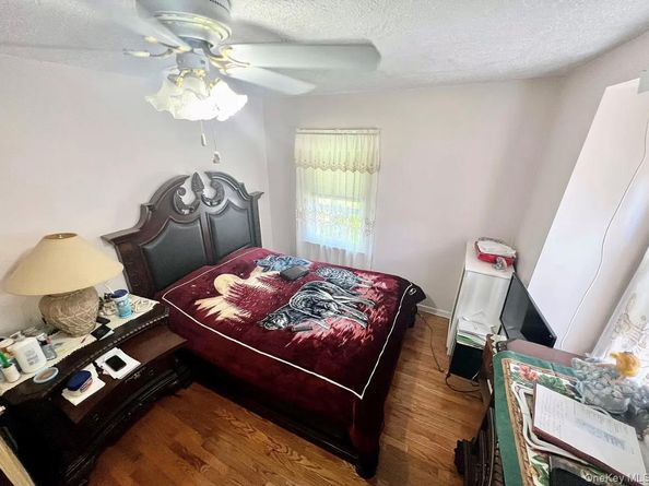 19027 109th Road, Saint Albans NY 11412