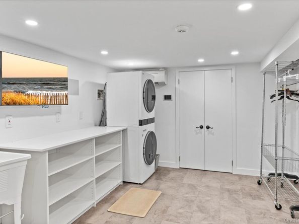 1 Dolphin Way, Riverhead NY 11901