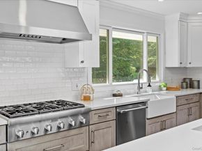 1 Dolphin Way, Riverhead NY 11901