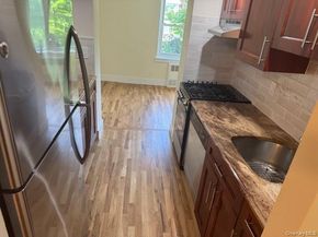 250 W Merrick Road 2R, Freeport NY 11520