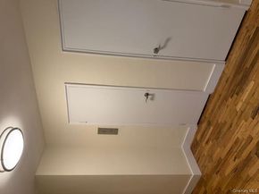 250 W Merrick Road 2R, Freeport NY 11520