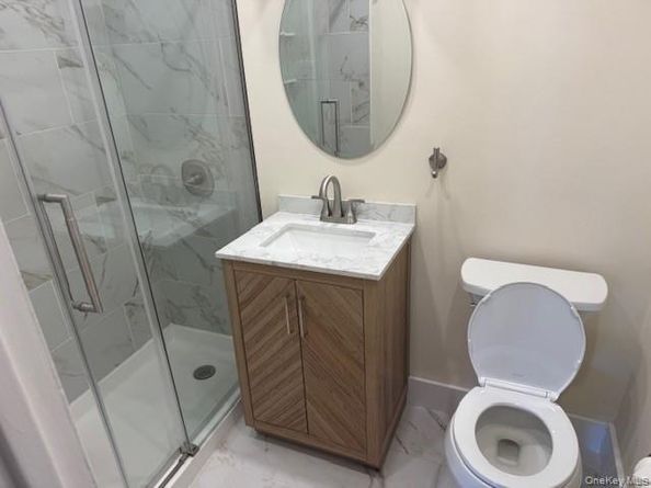 250 W Merrick Road 2R, Freeport NY 11520