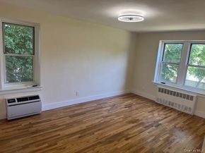 250 W Merrick Road 2R, Freeport NY 11520