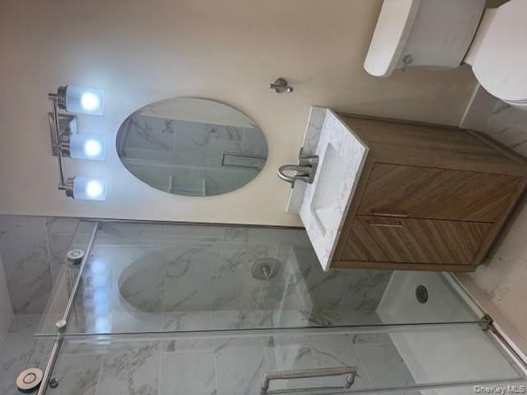 250 W Merrick Road 2R, Freeport NY 11520