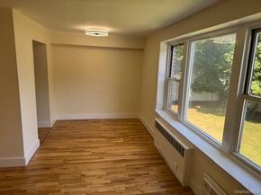 250 W Merrick Road 2R, Freeport NY 11520