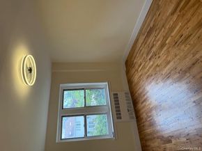 250 W Merrick Road 2R, Freeport NY 11520