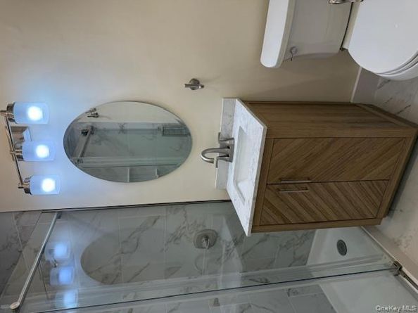 250 W Merrick Road 2R, Freeport NY 11520