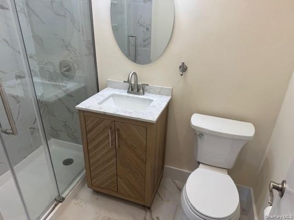 250 W Merrick Road 2R, Freeport NY 11520