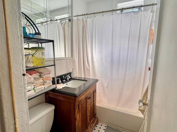98-15 34th Ave, Corona NY 11368