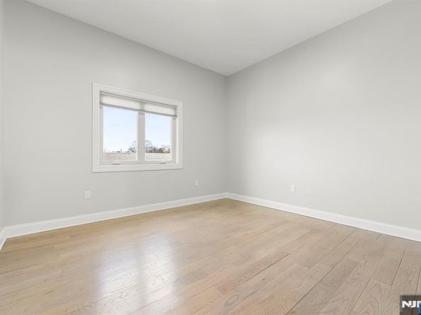 805 Fairview Lane, Fort Lee NJ 07024