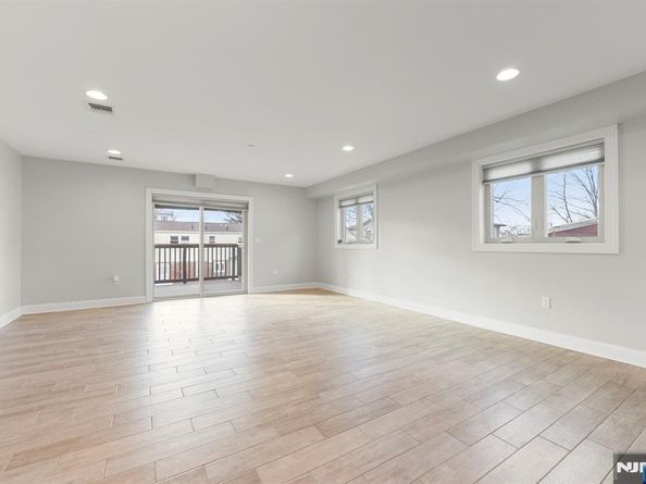 805 Fairview Lane, Fort Lee NJ 07024