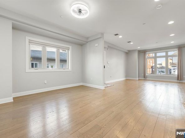 805 Fairview Lane, Fort Lee NJ 07024