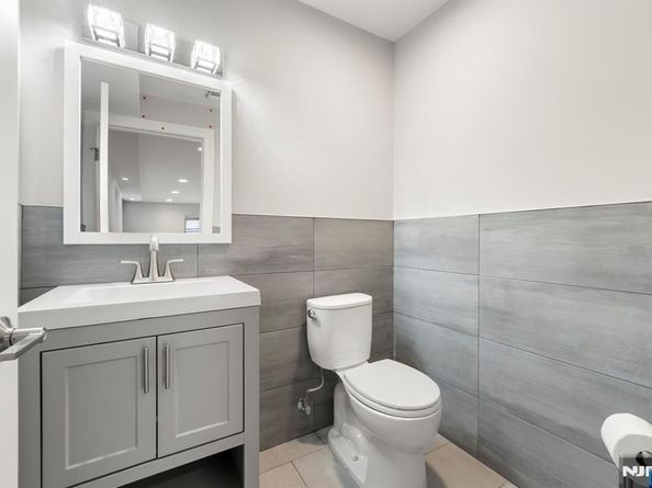 805 Fairview Lane, Fort Lee NJ 07024