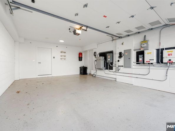 805 Fairview Lane, Fort Lee NJ 07024
