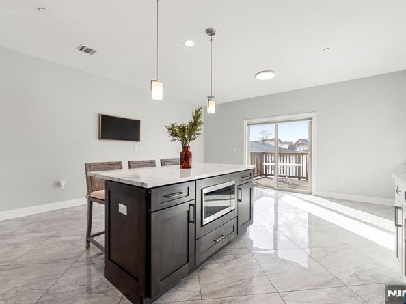 805 Fairview Lane, Fort Lee NJ 07024