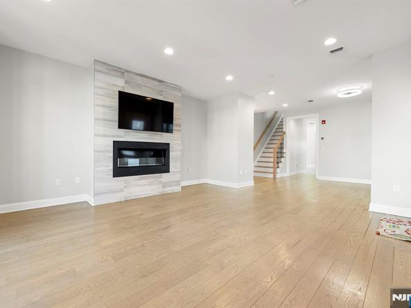 805 Fairview Lane, Fort Lee NJ 07024
