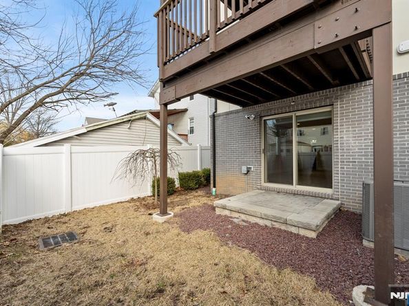 805 Fairview Lane, Fort Lee NJ 07024