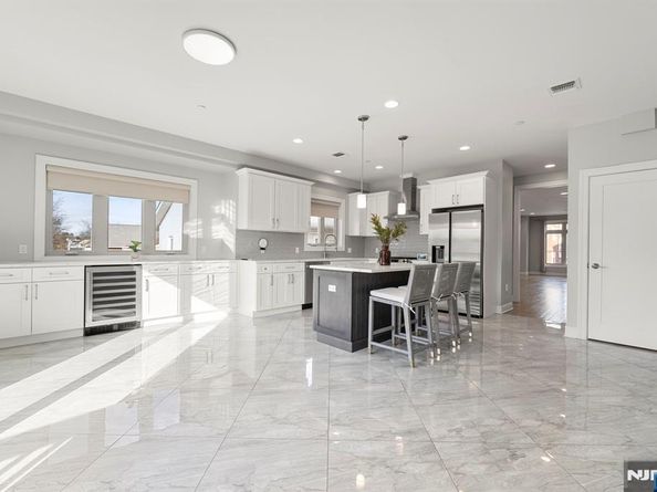 805 Fairview Lane, Fort Lee NJ 07024