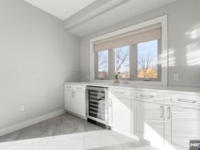 805 Fairview Lane, Fort Lee NJ 07024