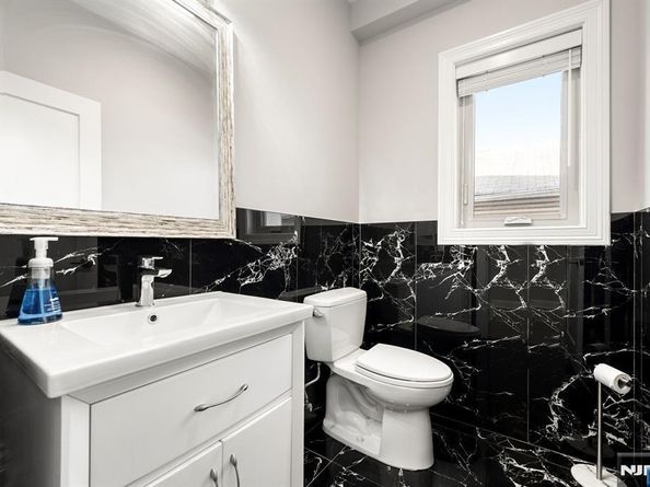 805 Fairview Lane, Fort Lee NJ 07024
