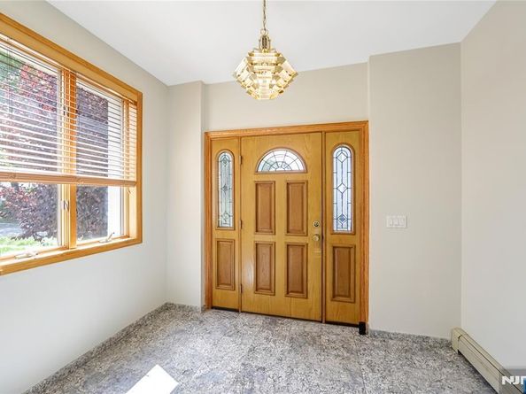 1098 Edgewood Lane, Fort Lee NJ 07024