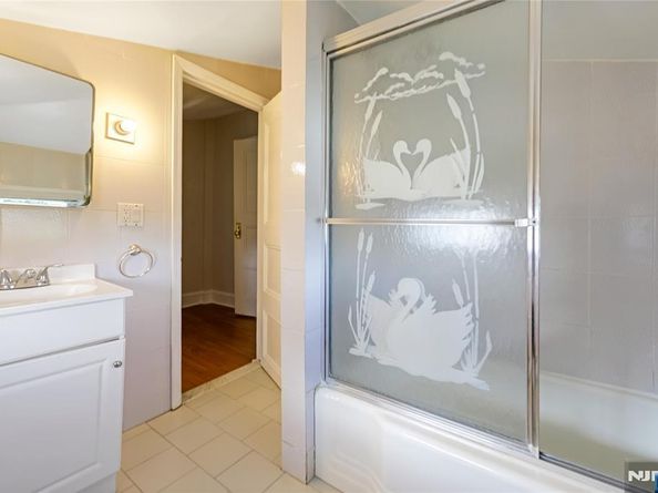1098 Edgewood Lane, Fort Lee NJ 07024