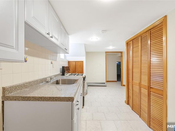 1098 Edgewood Lane, Fort Lee NJ 07024