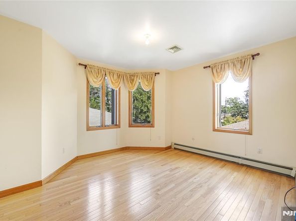 1098 Edgewood Lane, Fort Lee NJ 07024