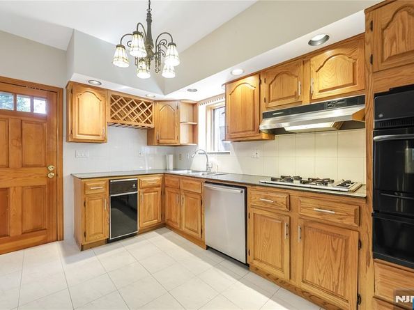 1098 Edgewood Lane, Fort Lee NJ 07024
