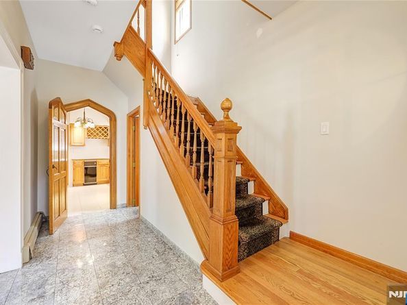1098 Edgewood Lane, Fort Lee NJ 07024